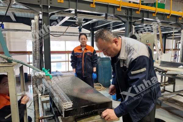 Gravity-separation-test-of-coal-gangue.jpg Gravity-separation-test-of-coal-gangue.JPG