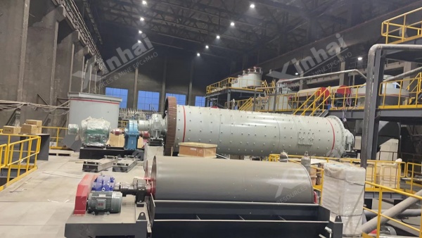 超纯铁精粉球磨机 超纯铁精粉球磨机